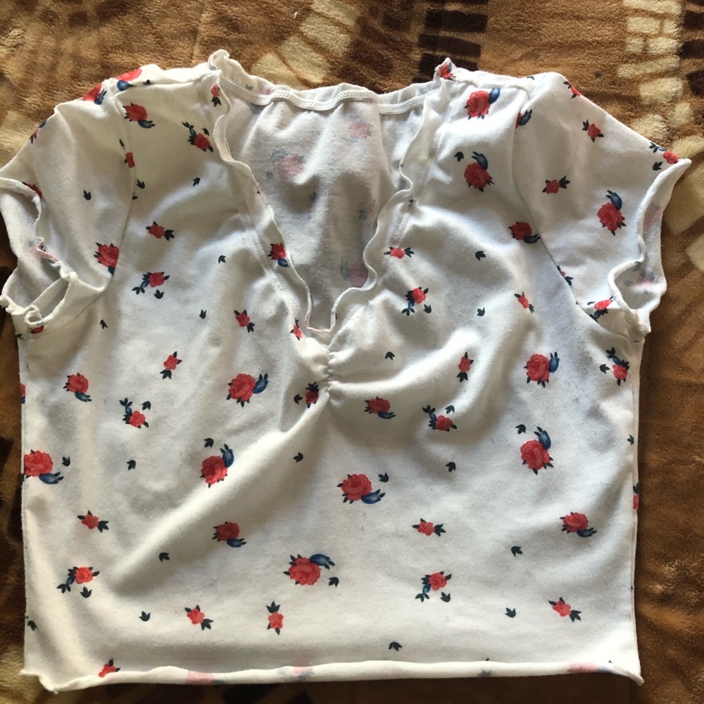 Rose patterned crop top